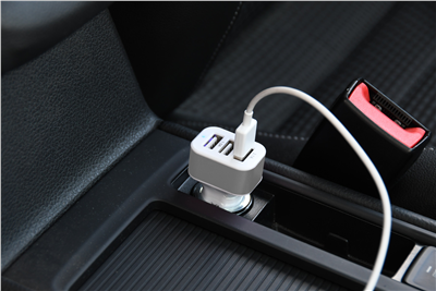 07407 Zástrčka 3xUSB 12-24V 5V/3100mA