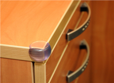 Chráníč na rohy nábytku, samolepící, modrý průsvit, 4ks