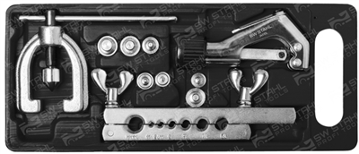 Přistroj na obrubu plechu