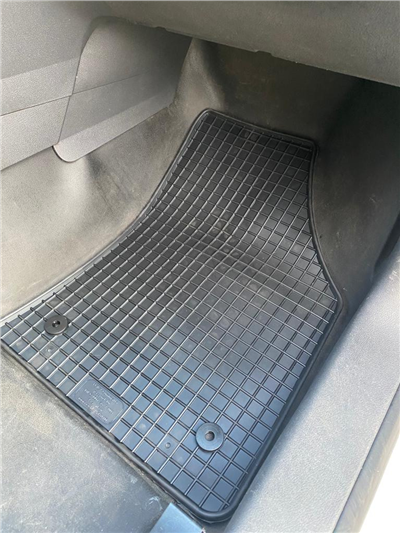 Gumové autokoberce VW Caddy 2004-2020 (přední)