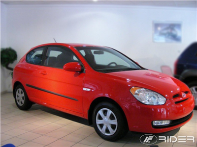 Boční ochranné lišty Hyundai Accent 2006-2011 (hatchback, 3 dveře)