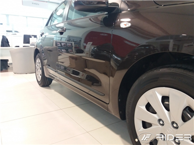 Boční ochranné lišty Kia Rio 2017- (hatchback)