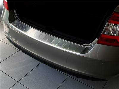 Ochranná lišta hrany kufru Škoda Rapid 2012-2019 (liftback, matná)