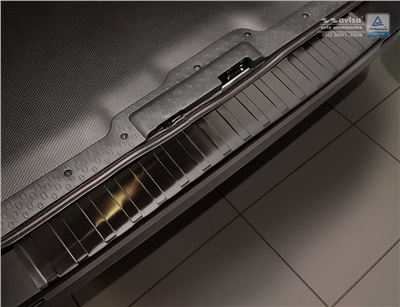 Ochranná lišta hrany kufru Renault Trafic 2014- (tmavá, matná)