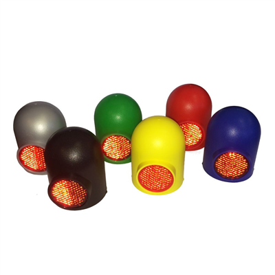 Krytka tažného zařízení s odrazkou (plastová, červená)