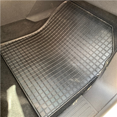 Gumové autokoberce Citroen Berlingo 2018- (přední, oválné fixace)