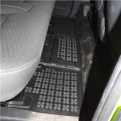 Gumové autokoberce Nissan NV300 2016- (2. řada, topení)