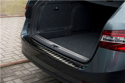 Ochranná lišta hrany kufru Škoda Superb III. 2015-2024 (combi, tmavá, matná)
