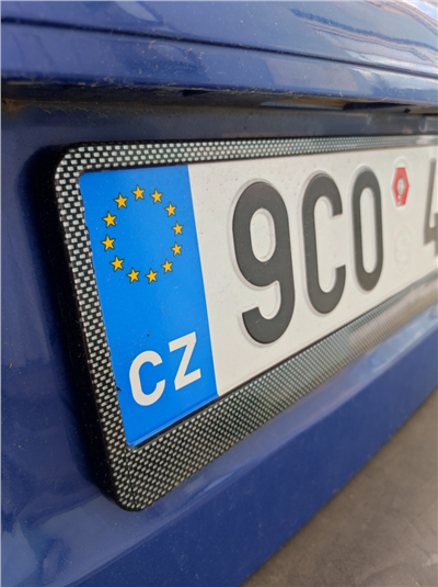 Podložka pod SPZ (carbon)