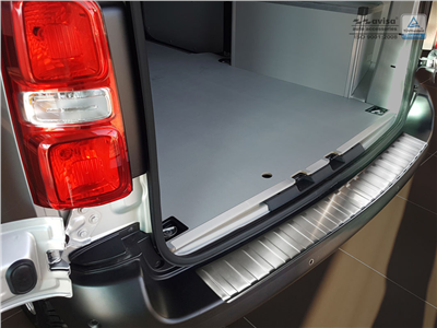 Ochranná lišta hrany kufru Toyota ProAce Verso 2016- (plastový nárazník, otočné dveře, matná)