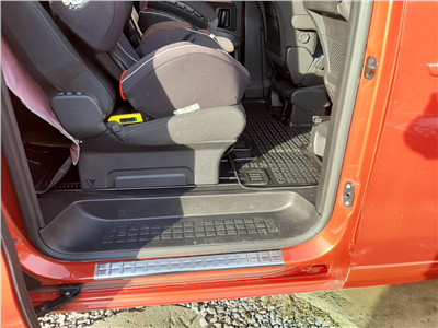 Prahové lišty Peugeot Traveller 2016- (zadní dveře, matné)