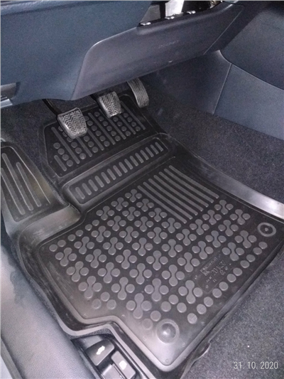 Gumové autokoberce Suzuki Swace 2020-