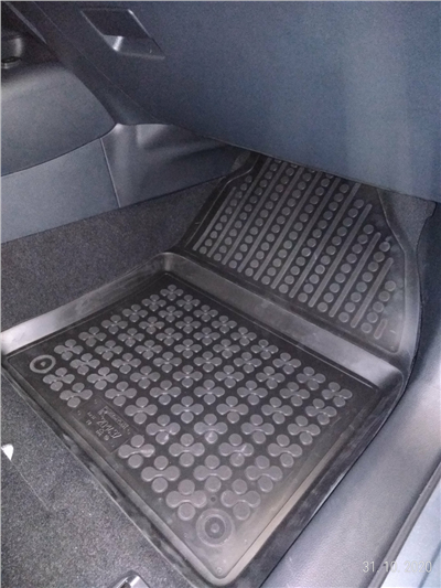 Gumové autokoberce Suzuki Swace 2020-