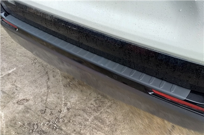 Ochranná lišta hrany kufru Suzuki Across 2021-