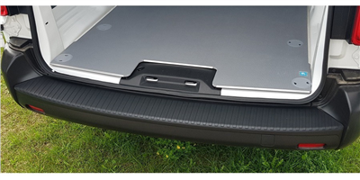 Ochranná lišta hrany kufru Peugeot Traveller 2016- (dlouhá)