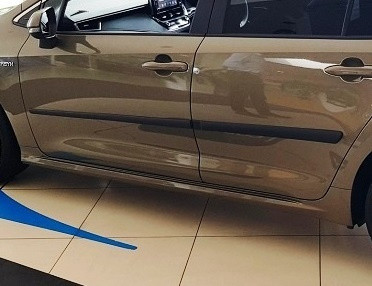 Boční ochranné lišty Suzuki Swace 2020-