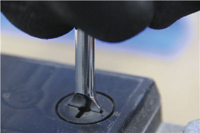 BGS 6744, Klíč na zátky baterií s T-rukojetí