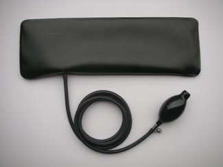 Rozpínací polštářek k otevření dveří