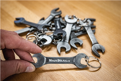 Otvírák na lahev ve tvaru klíče 