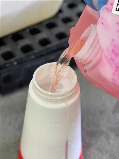 Přípravek na čištění dlaždic Koch Hallenreiniger sauer á 23 kg