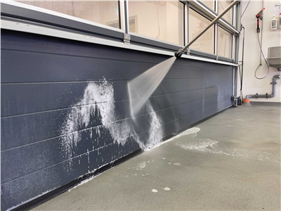 Přípravek na čištění dlaždic Koch Hallenreiniger sauer á 23 kg