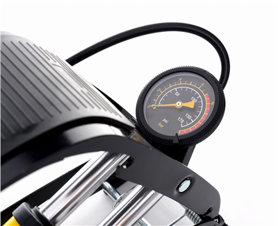 KD11824, Nožní pumpa s manometrem