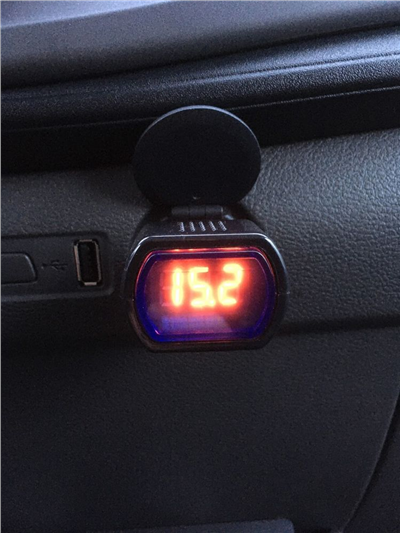 Voltmetrový tester baterií 12/24V GEKO